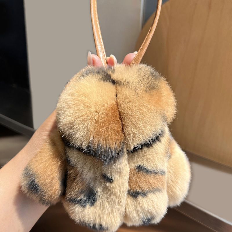 Real Rabbit Fur Winter Coat Style Keychain Fluffy Furry Cute Fur Key Ring for Women