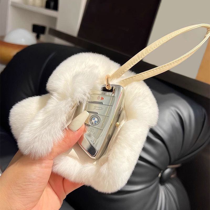 Real Rabbit Fur Winter Coat Style Keychain Fluffy Furry Cute Fur Key Ring for Women