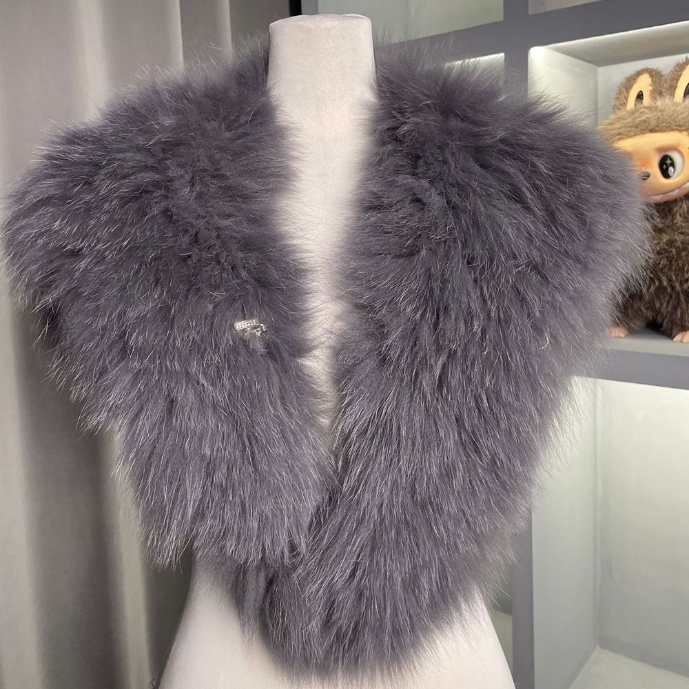Luxury Fox Fur Shawl Collar Fluffy Soft Fur Stole Cape with Crystal Clasp