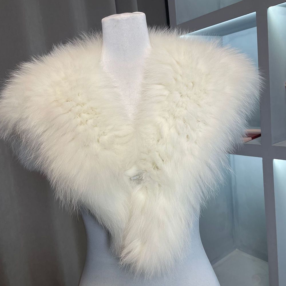 Luxury Fox Fur Shawl Collar Fluffy Soft Fur Stole Cape with Crystal Clasp