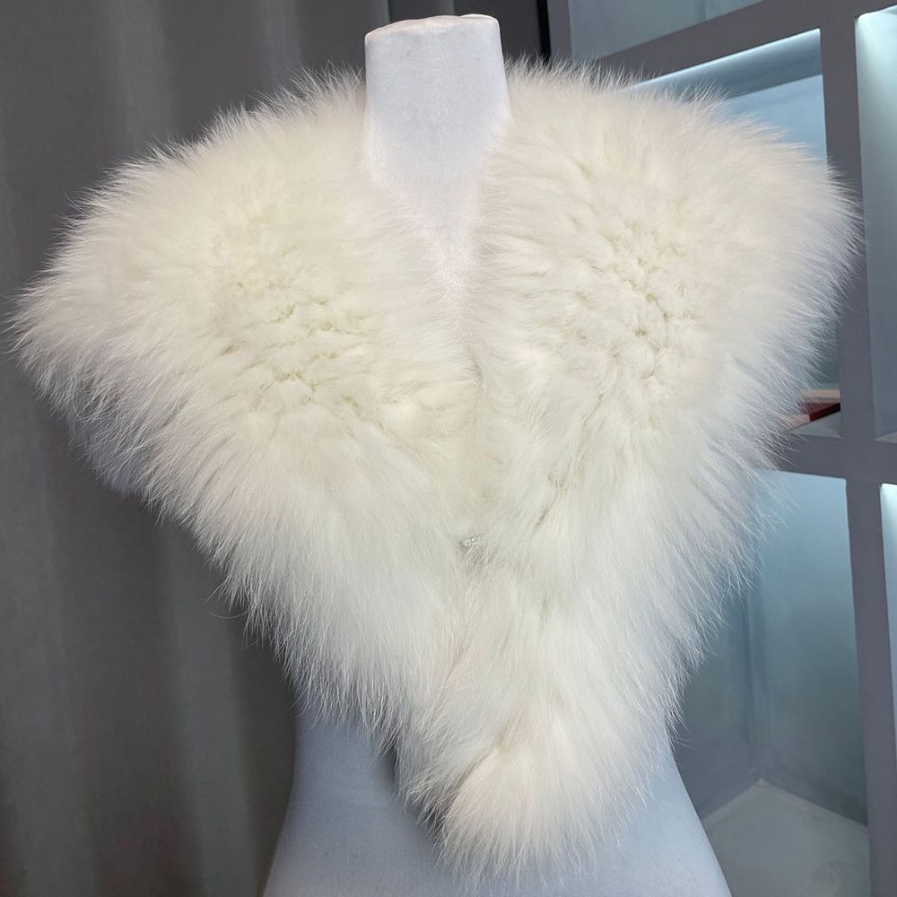 Luxury Fox Fur Shawl Collar Fluffy Soft Fur Stole Cape with Crystal Clasp