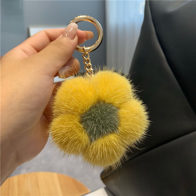 Cute Real Mink Fur Flower Car Keychain Fluffy Pom-Pom Luxury Bag Charm